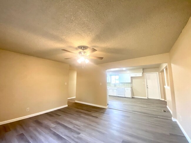 Foto del edificio - $1,895 Peach & Mckinley, 3 Bedroom - E. Ho...