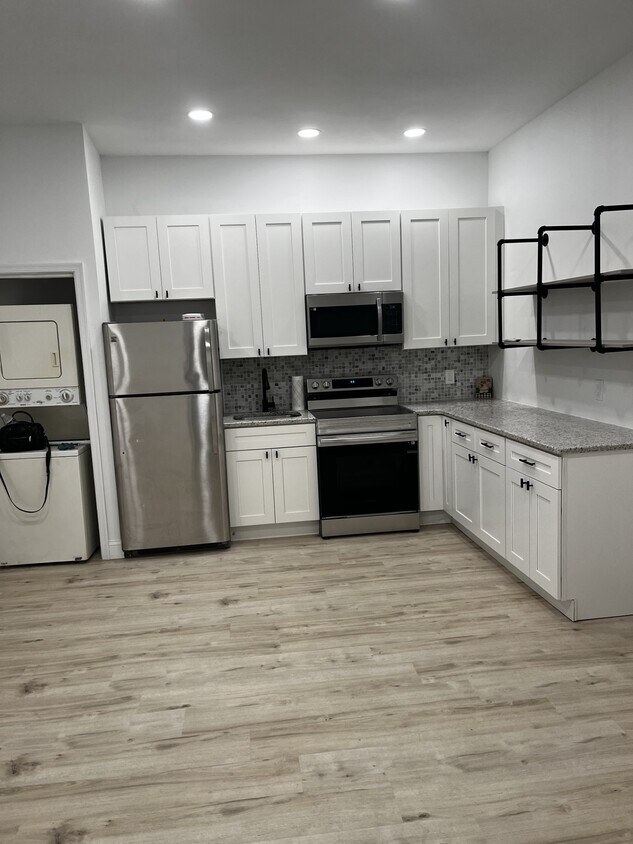 Kitchen/ living area - 3134 Richmond St