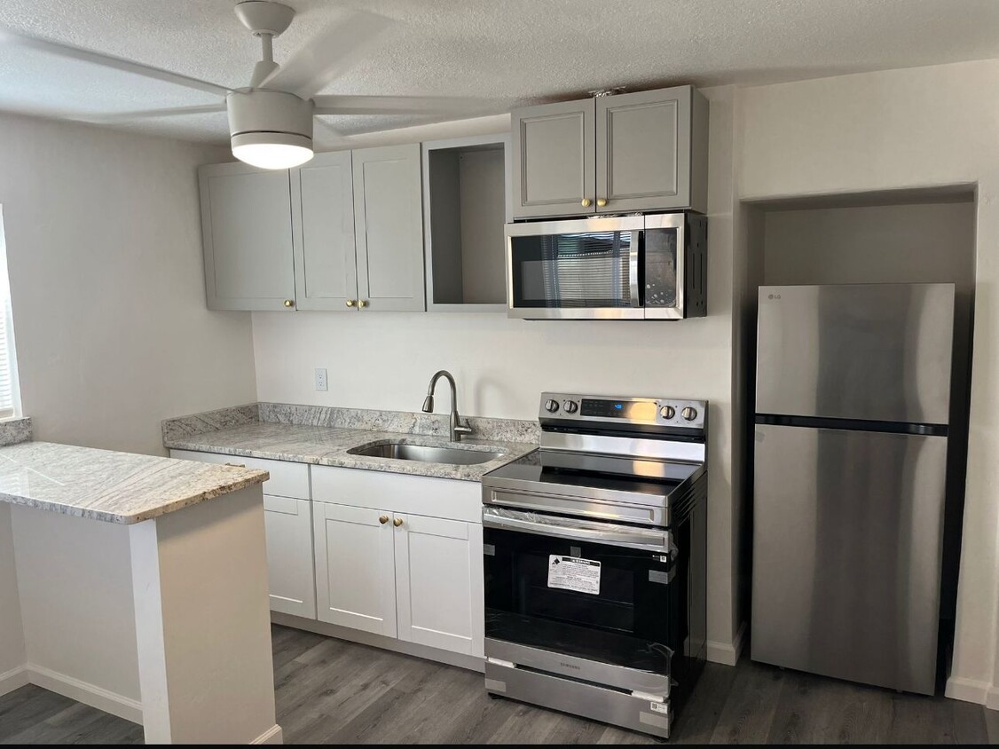 Building Photo - 1048 McFie Ave