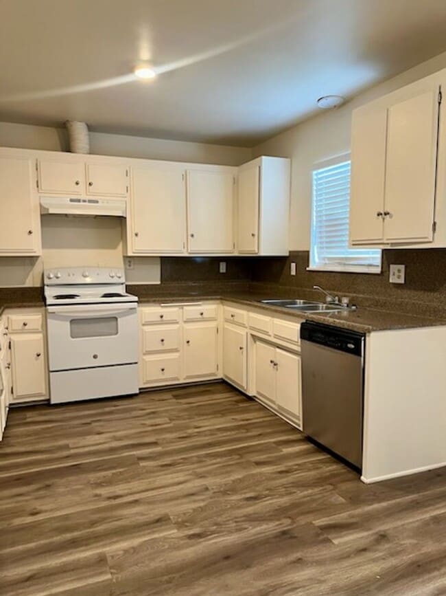 Building Photo - 1041 Whittier Ave