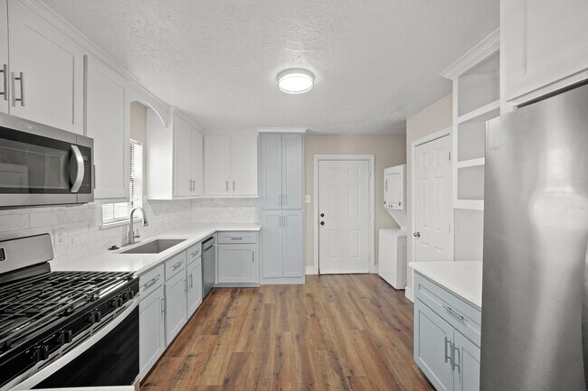 Building Photo - 5201 Pease St