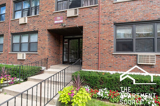 Foto del edificio - 5847 N Winthrop Ave