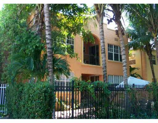 Foto del edificio - SOUTH BEACH APARTMENT BUILDING