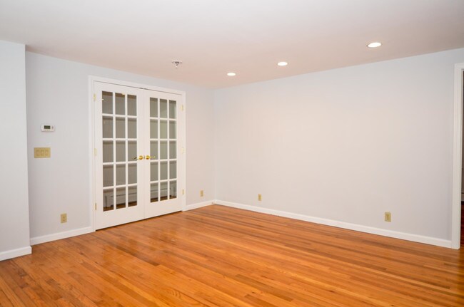 Building Photo - 2 Olmstead Pl