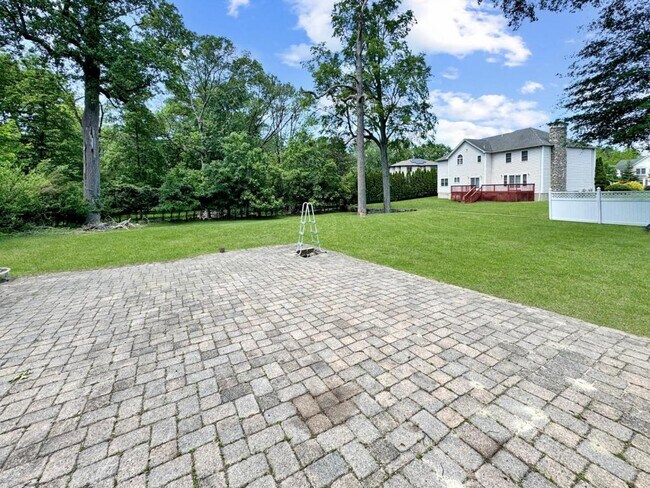 Foto del edificio - 499 Paramus Rd