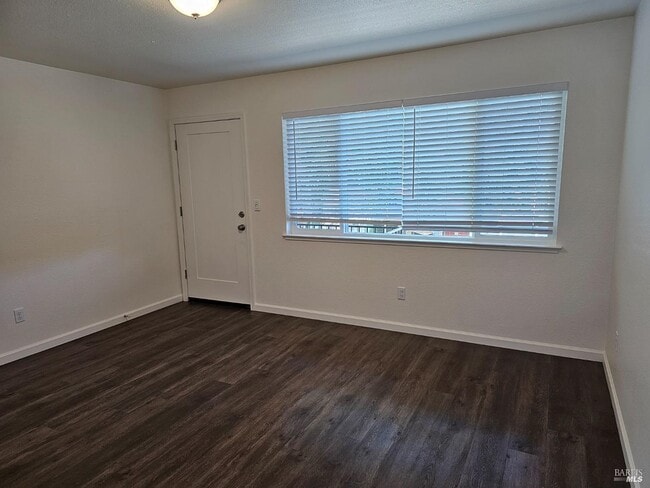 Foto del edificio - 2060 Wilkins Ave