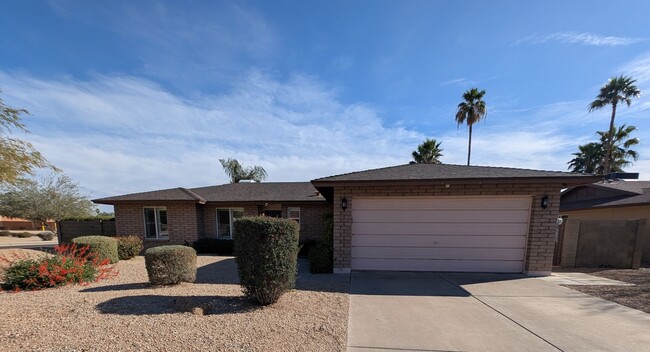 Building Photo - 3 Bedroom Home in the La Paz at Desert Spr...