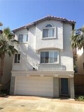Building Photo - 503 S Maria Ave