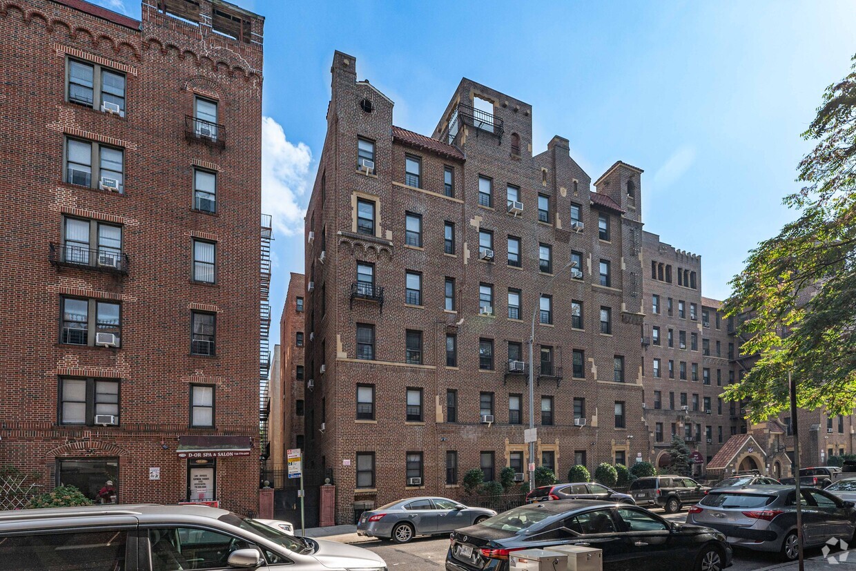 37-21 80th St - Evergreen Owners