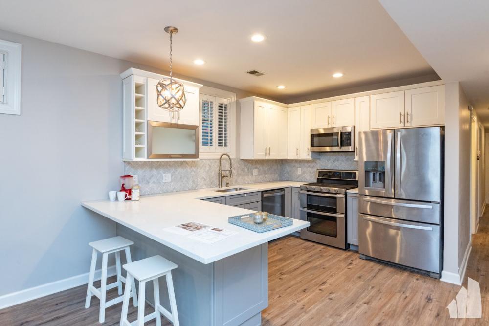 Primary Photo - 2 bedroom in Chicago IL 60657