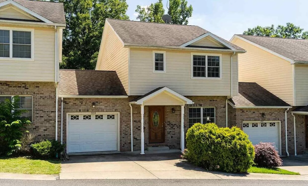 304 Villa View Dr, WV 26505 Townhome Rentals in