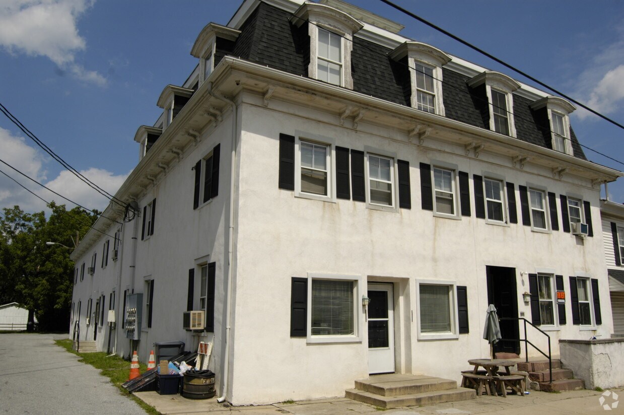 4661 Horseshoe Pike Apartments in Honey Brook, PA