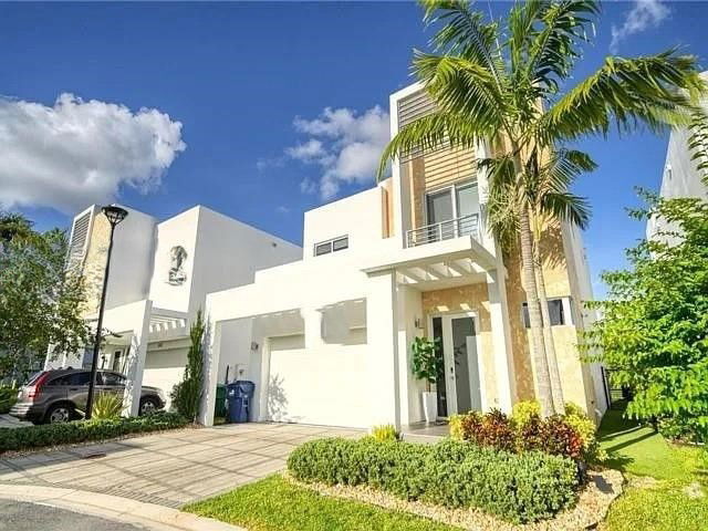 Photo - 6755 Northwest 103rd Avenue, Doral, FL 33178 - 4 BR 3.5 BA Single-Family Home