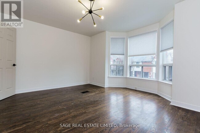 Building Photo - 160 Gore Vale Ave