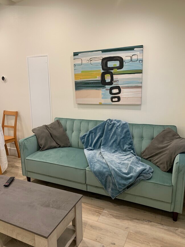 Living Room - 4920 Northlawn Ct