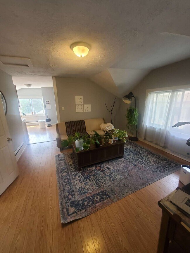 Foto del edificio - 2532 N Dousman St