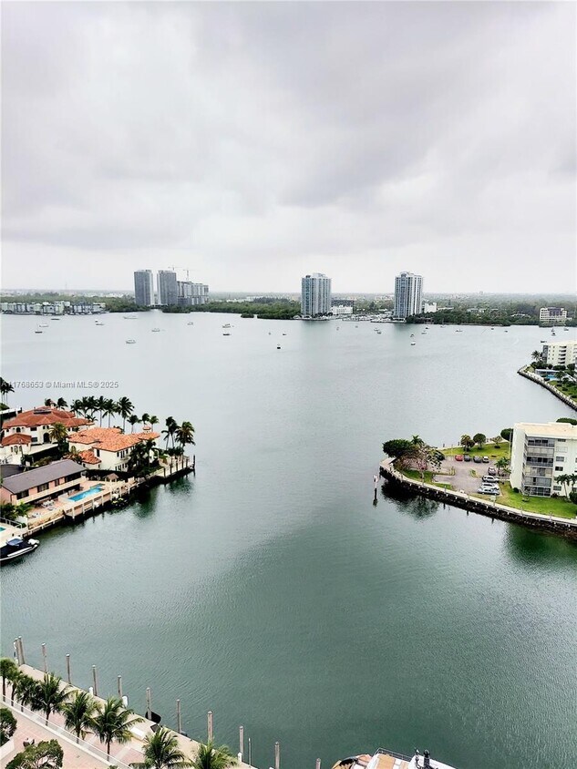 Foto principal - 1000 W Island Blvd