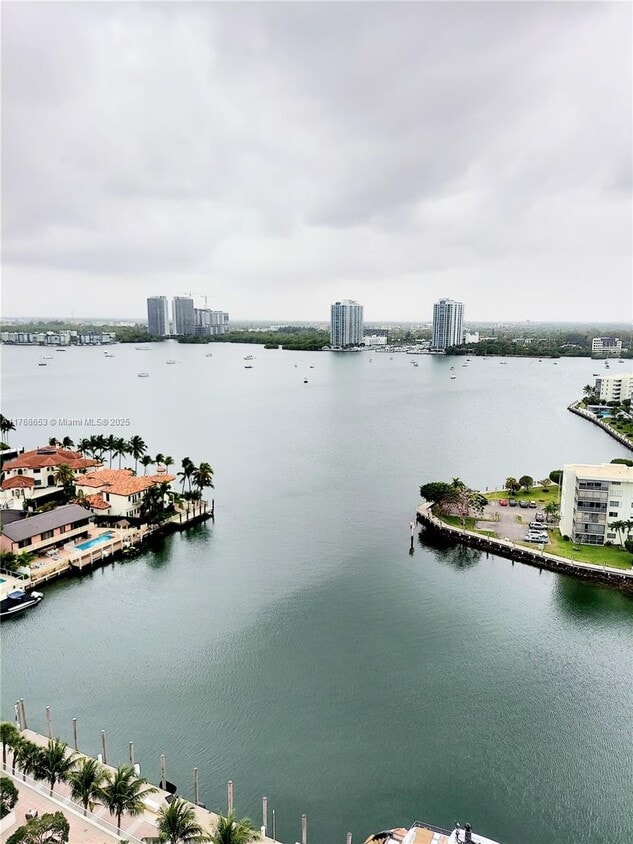 Primary Photo - 1000 W Island Blvd