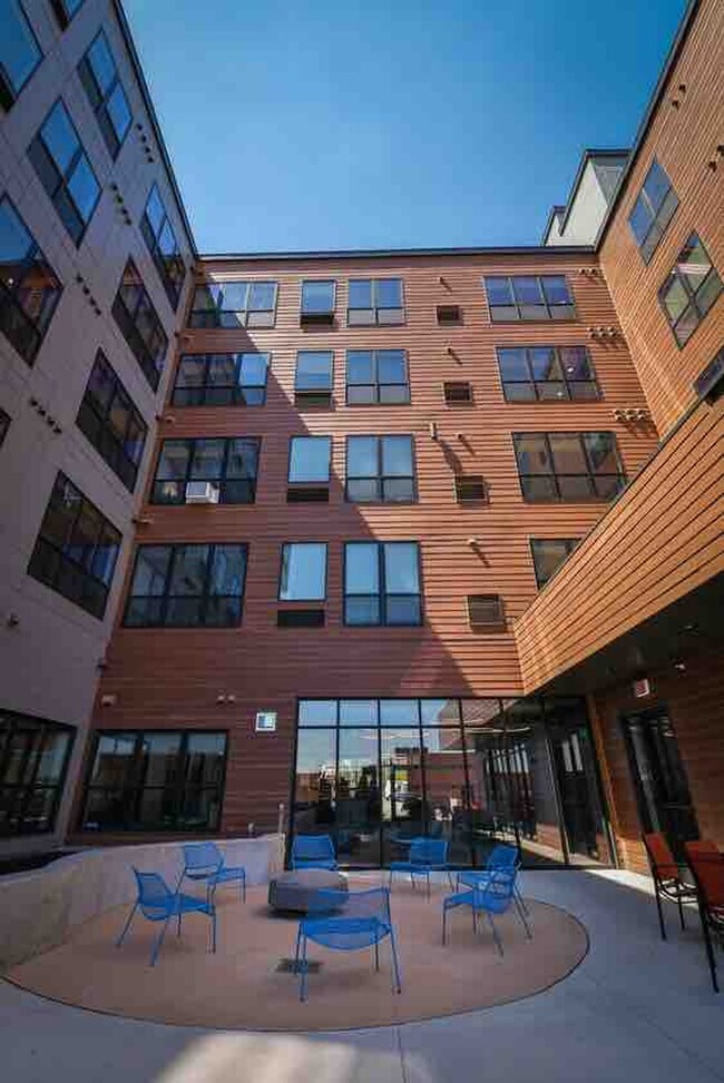 Foto del edificio - 1400 E Walnut St