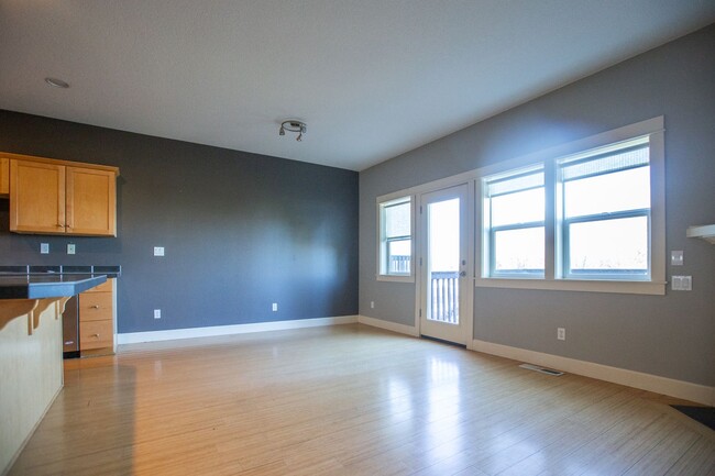 Foto del edificio - North Mt Tabor NE Portland 3 Bedroom 3 Lev...