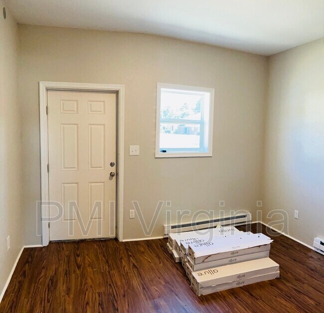 Foto del edificio - 4802 Norvella Ave
