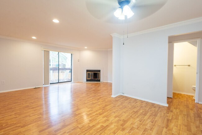Foto del edificio - Lovely 4 BR/3.5 BA Townhome in Columbia!