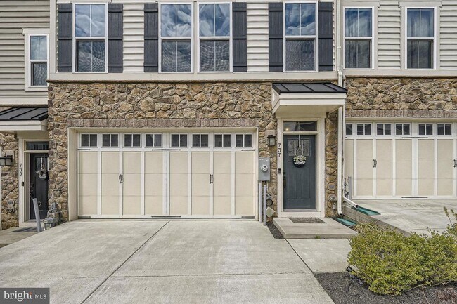 Building Photo - 737 Iron Gate Rd