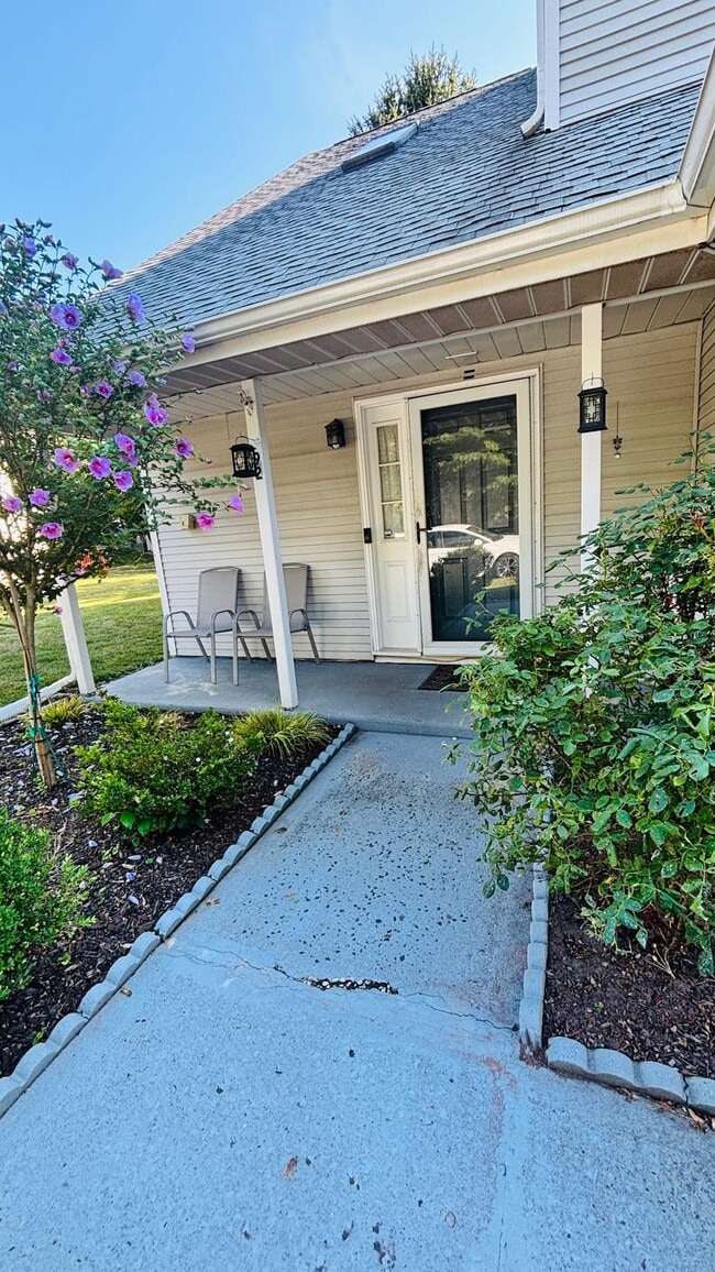 Building Photo - 92 Winchester Way