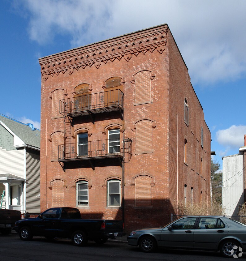 Building Photo - 53 Elm St