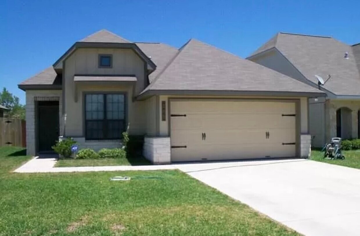 Primary Photo - 209 Fieldstone Plz