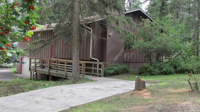 Building Photo - Charming Whitefish Home