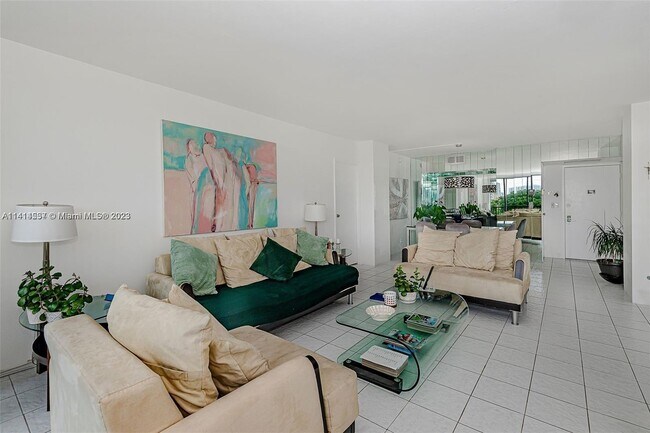 Building Photo - 20379 W Country Club Dr