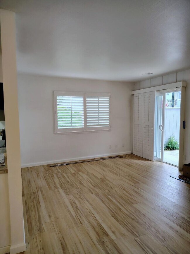 Foto del edificio - 1492 Dolphin Dr