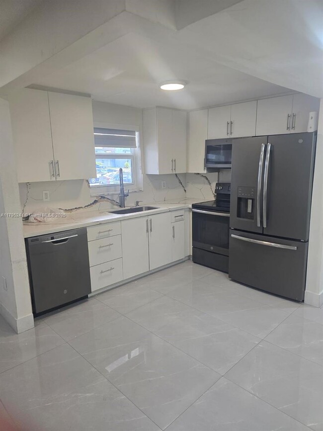 Foto del edificio - 9373 Fontainebleau Blvd