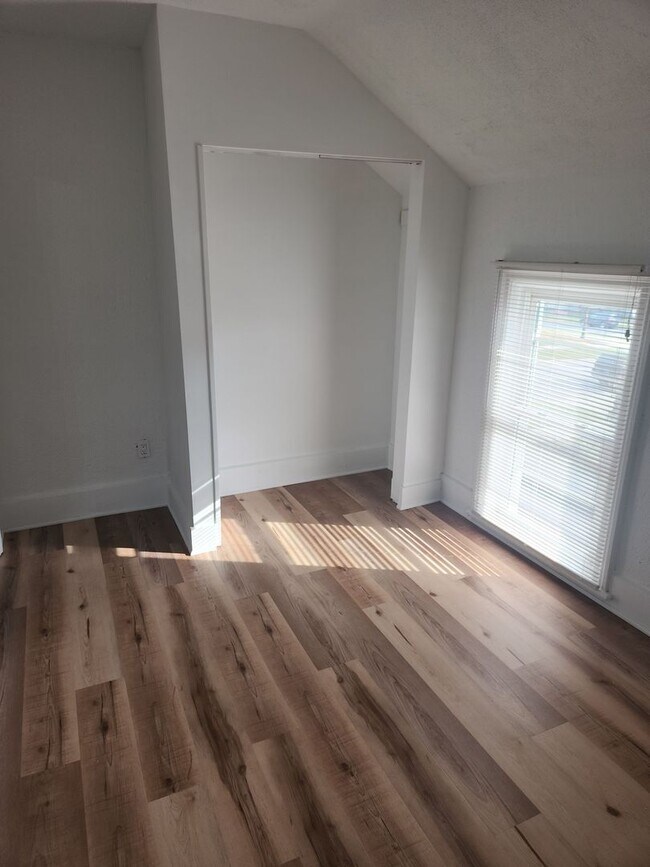 Foto del edificio - 264 N Jackson St