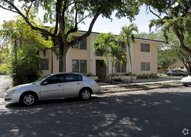 Foto del edificio - 234 Santillane Ave
