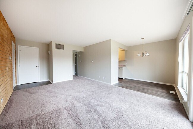 Foto del interior - Maywood at Speedway