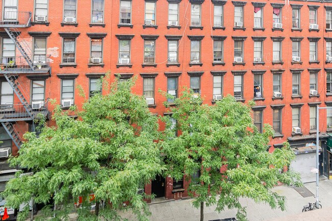 Foto del edificio - 515 W 47th St