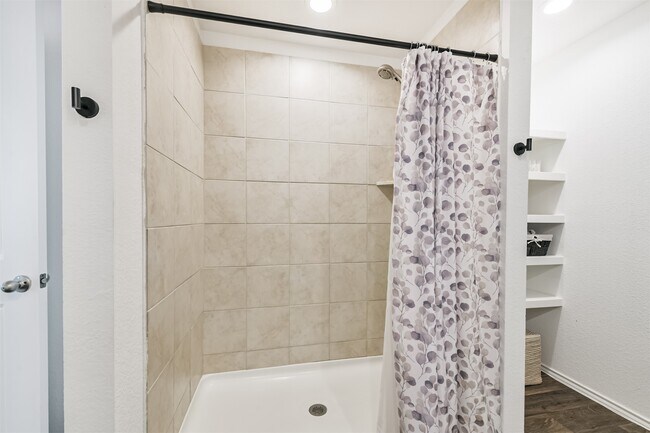 Foto del edificio - 14793 Hazel Br Dr