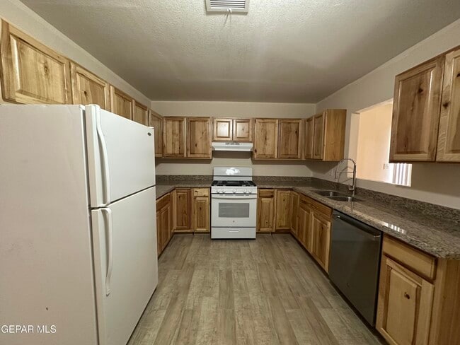 Building Photo - 9311 Vicksburg Dr