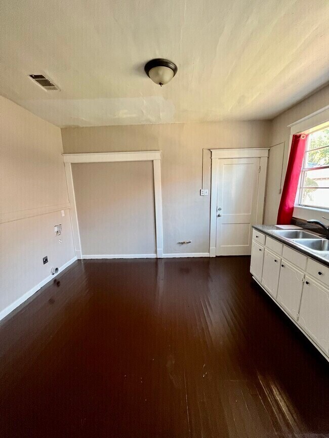 Foto del edificio - Historic Home 4 Bedroom