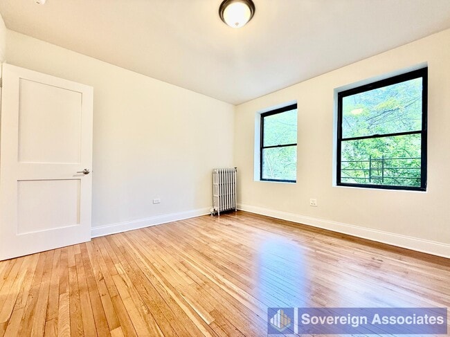 Building Photo - 21 Fifth Avenue
