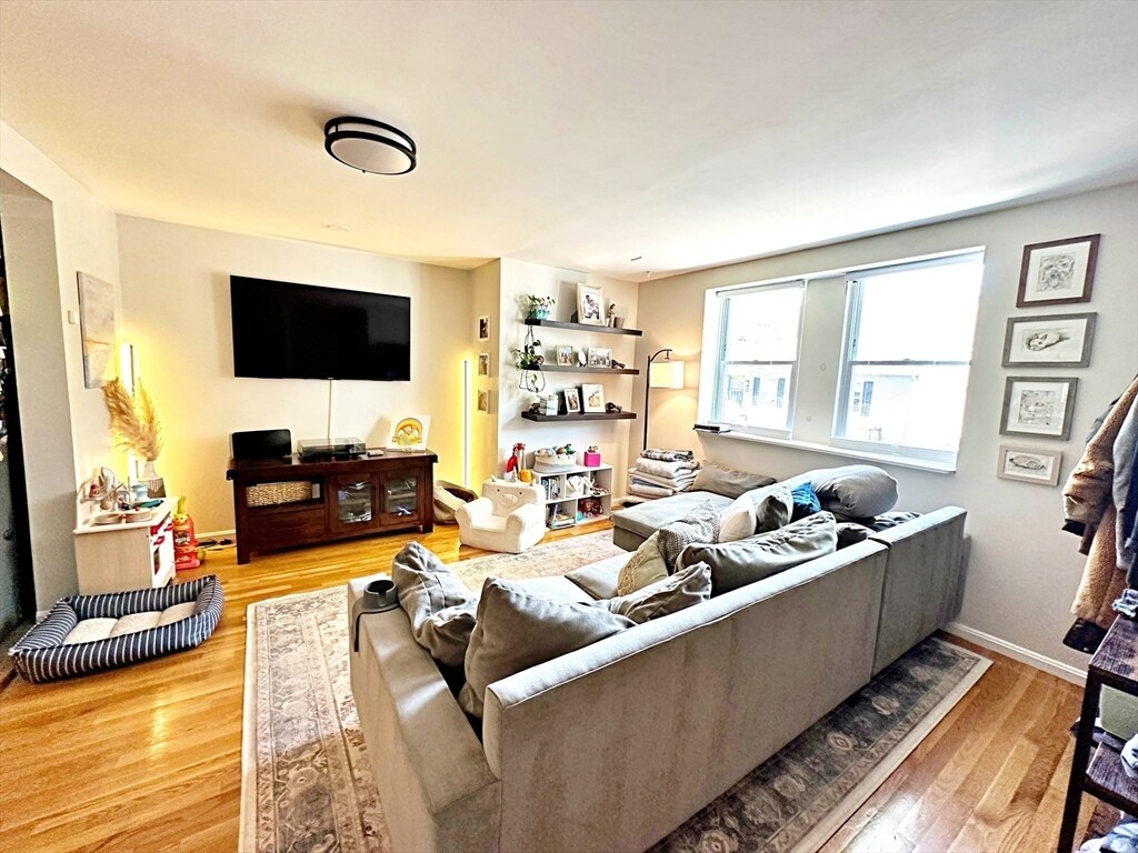 Foto principal - 72 Cottage St
