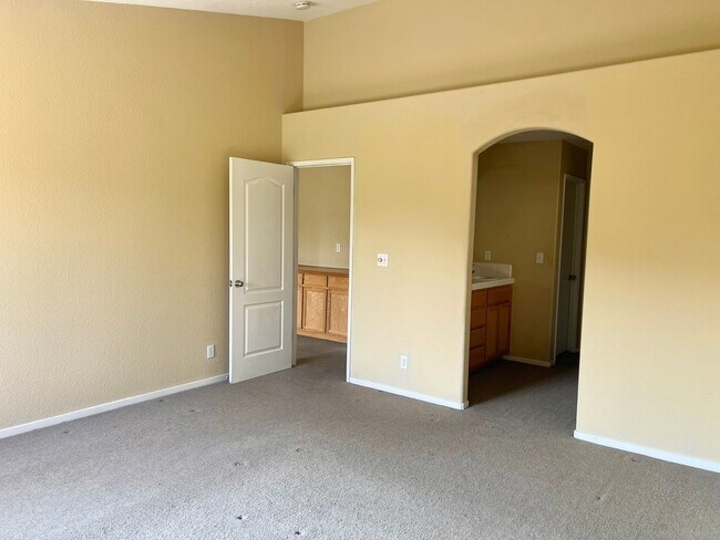 Foto del edificio - 633 Langley Ct