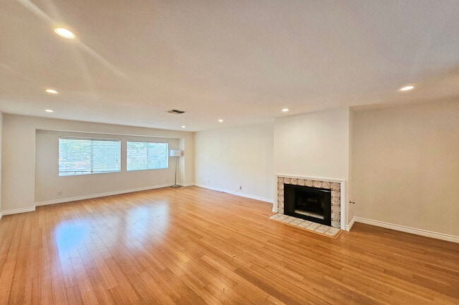 Building Photo - 1454 E Orange Grove Blvd