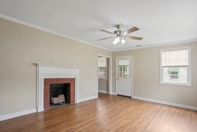 Foto del edificio - 3 bedroom, 1 bath home close to Gulfstream...