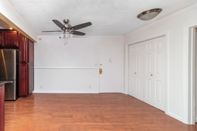 Photo - 6199 Canterbury Dr Townhome