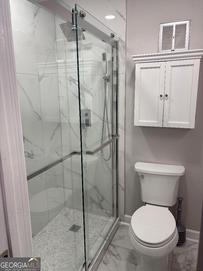 Foto del edificio - 228 Fairview Ave