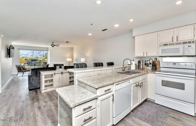 Foto del edificio - 10080 E Mountainview Lake Dr