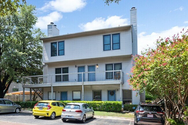Foto del edificio - MOVE-IN TODAY: Updated 3 BR / 2.5 BA in S Austin - Walkable Location - W/D Included